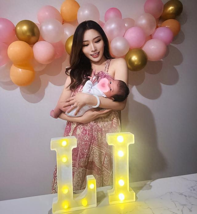 九游-李弘权一家近照，24岁成巨星，妻子是白富美教师，顶薪没悬念了|上海队|cba联赛|上海男篮|NCAA|nba_新浪体育_新浪新闻